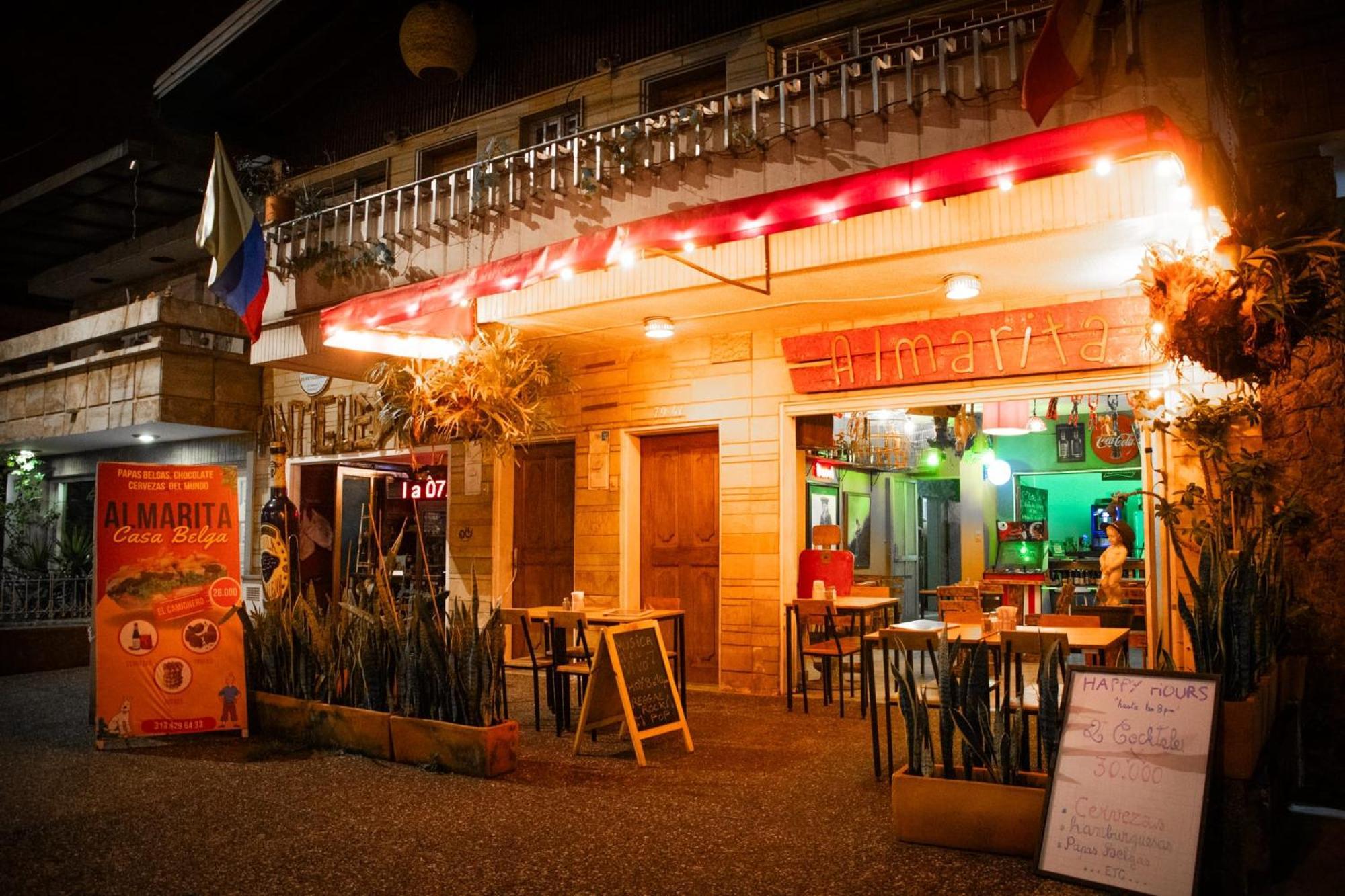 Guest house Casa Almarita - Hostal, Bar Y Restaurante Medellin